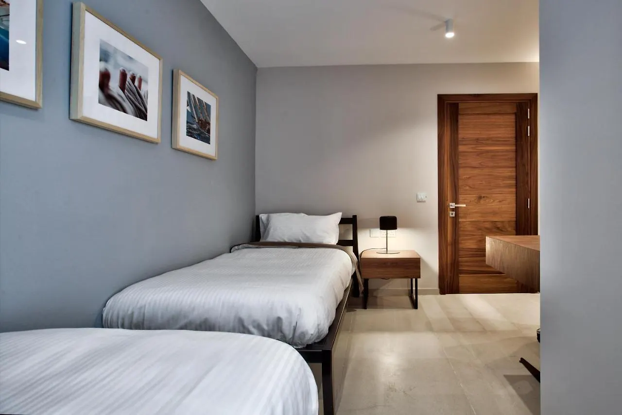 Sea Front Spacious Valletta Views Apartments Sliema 0*,  Malta