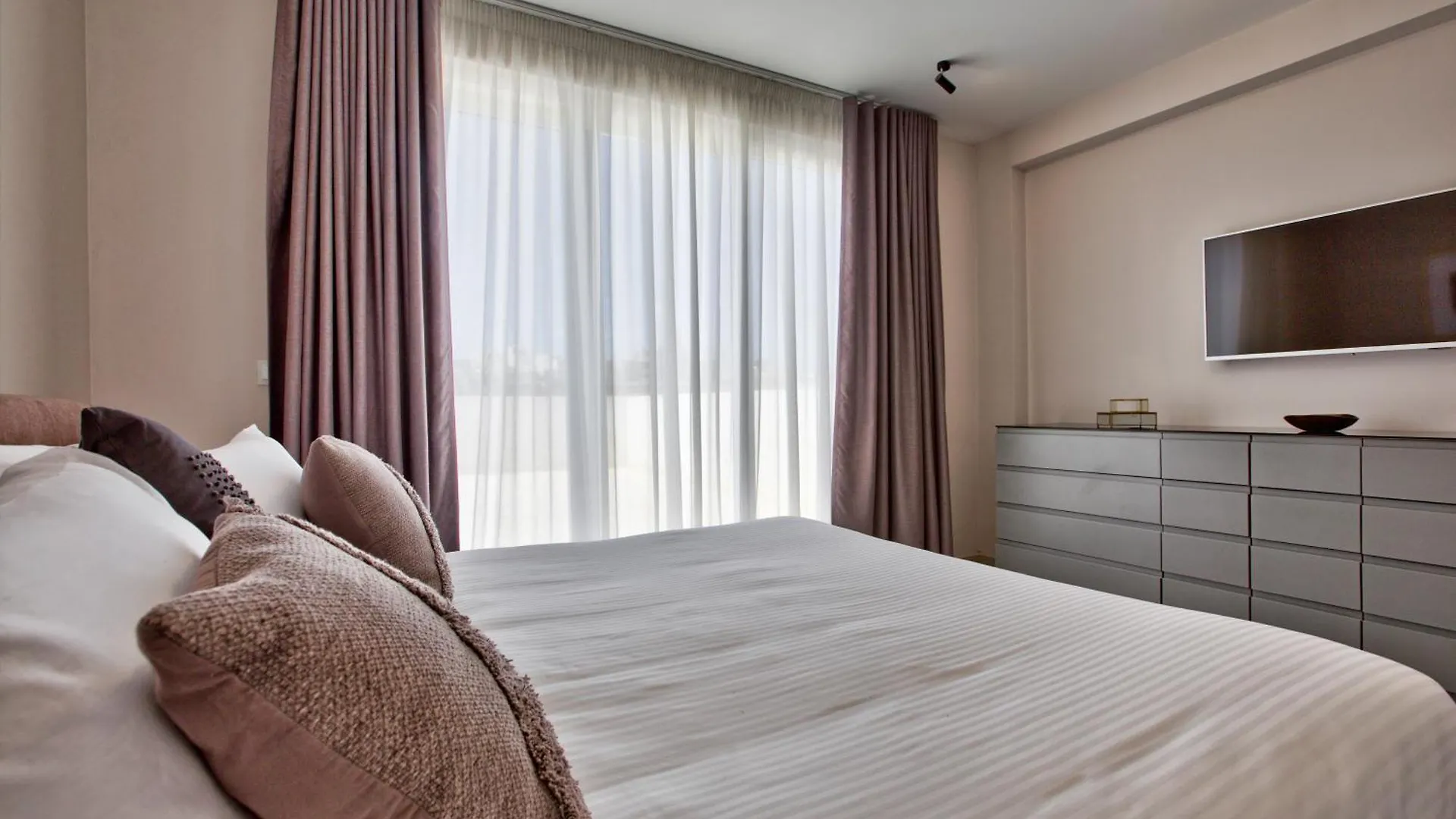 Sea Front Spacious Valletta Views Apartments Sliema